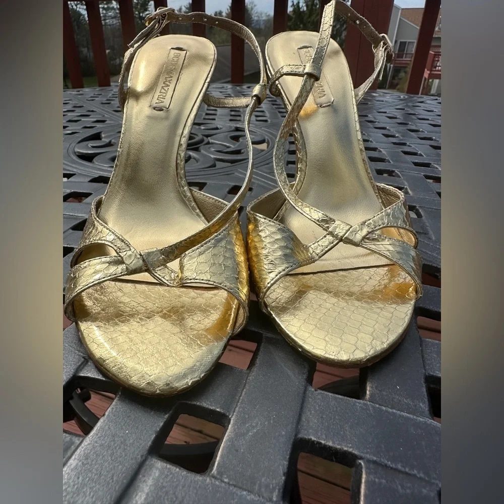 Bcbgmaxazria gold snake skin print Sandler. Size 8